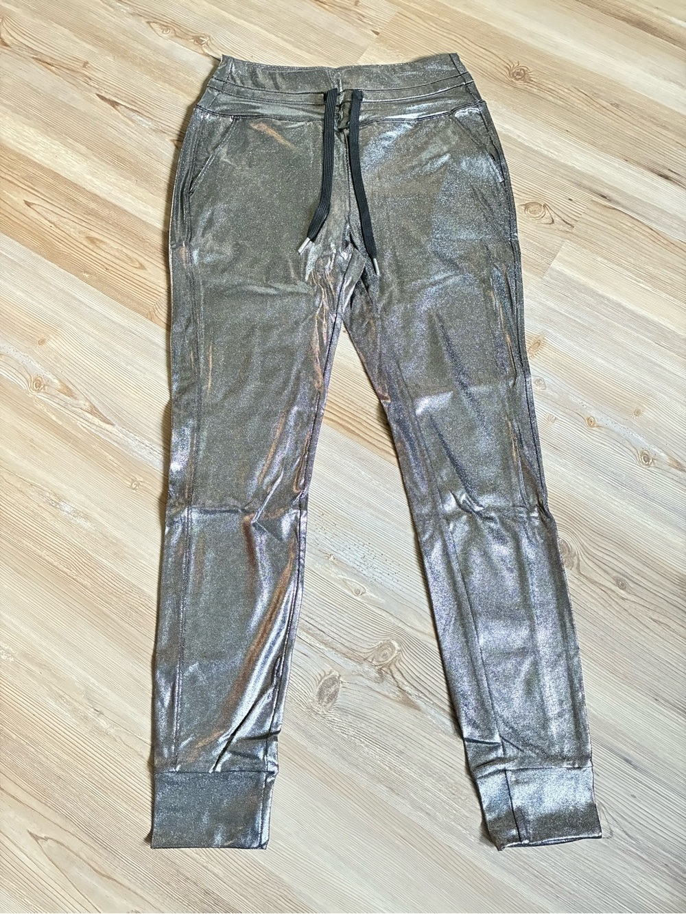 Halara SoftlyZero High Waisted Foil print Silver Joggers Drawstring Women M New - Picture 5 of 13